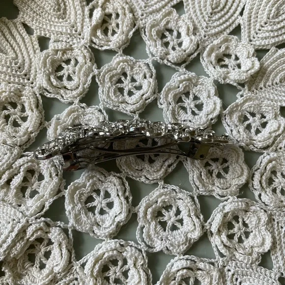 Large Rhinestone Hair Clip - Picture 4 of 8